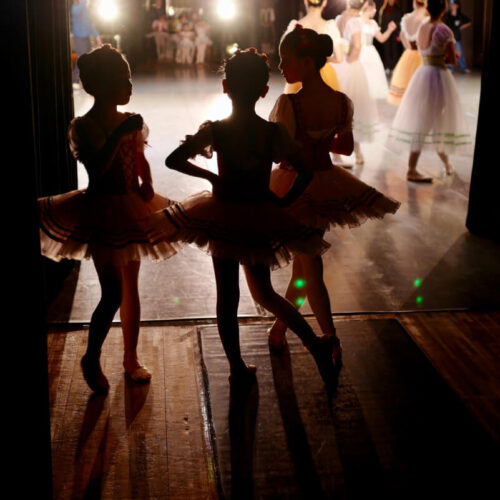 Ballet girls ready to go on stage